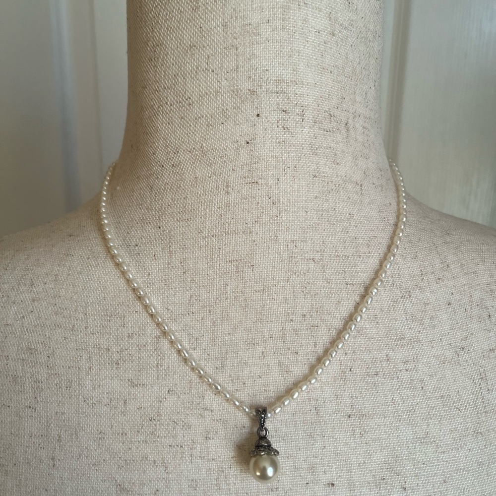Elegant Pearl Pendant Necklace